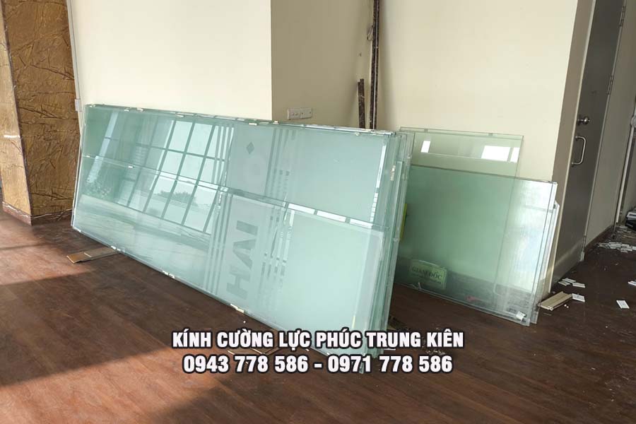 kính cường lực chịu nhiệt bao nhiêu độ